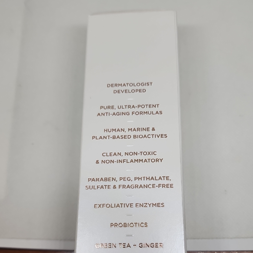 Skincare Cleansing Gel - White - Picture 5 of 5